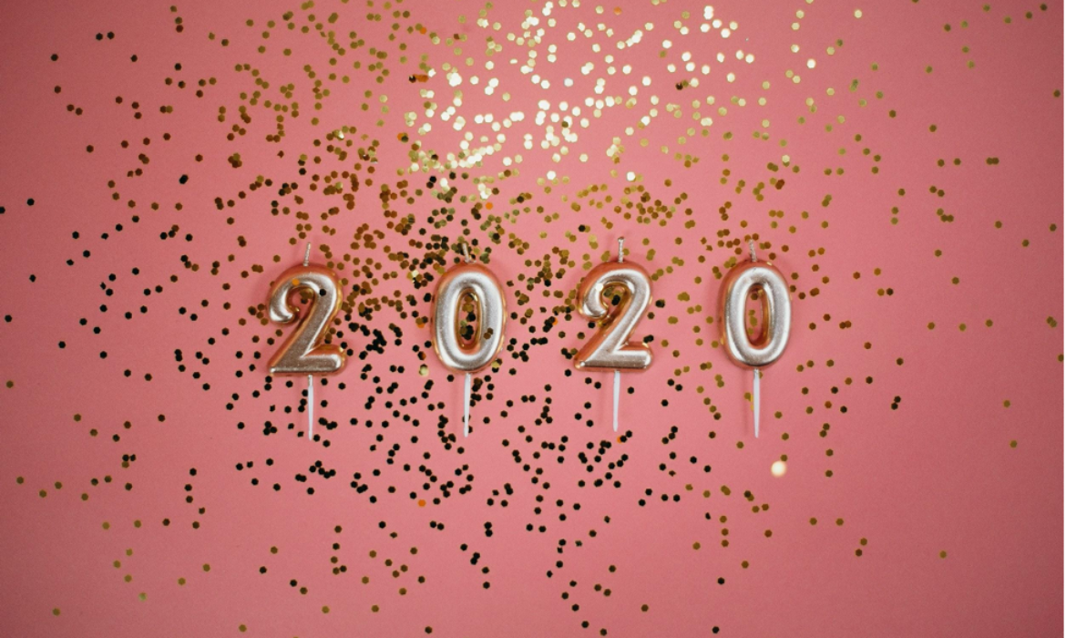 2020 written with balloons and confetti